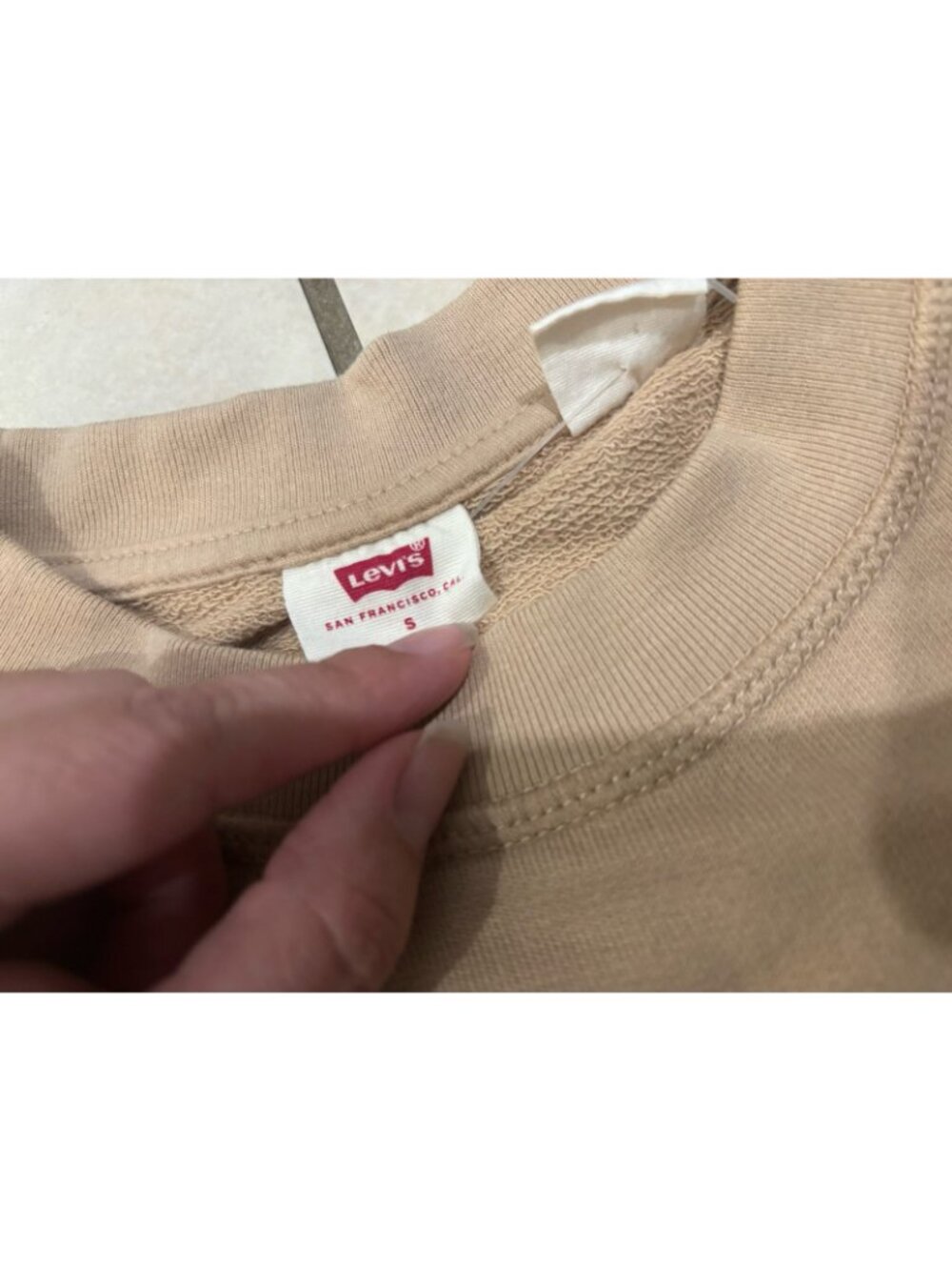 Levi's Crewneck Sweatshirt Men's Tan Beige Fleece Lined Standard Fit Size S - Picture 6 of 11